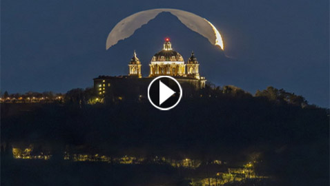 موعد لا يُنسى.. إيطالي يوثق لحظة سحرية للقمر خلف قمة جبل فيزو