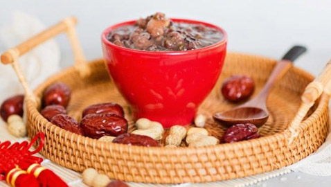 إليكم طريقة عمل العصيدة بالتمر الشهية بمكونات بسيطة