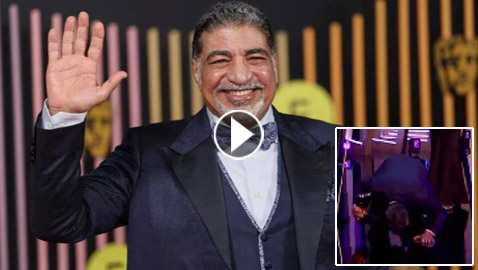 ممثل مصري عالمي يسجد على مسرح جوائز بافتا ويهدي جائزته لأطفال مصر المشردين