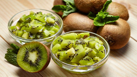 تريد خسارة الوزن وتحسين المزاج؟ تعرف على فوائد الكيوي الساحرة