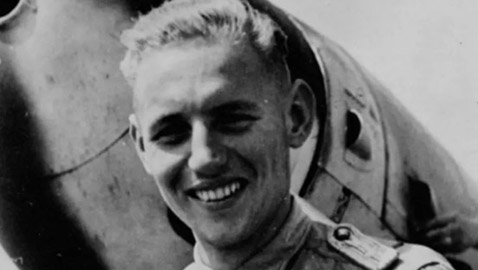 قصة رجل أسقط 352 طائرة بينها 7 لأميركا