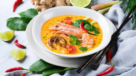 إليكم طريقة تحضير جمبري بالكاري وحليب جوز الهند الشهي