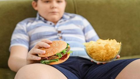 إليكم 5 نصائح حول كيفية التحدث مع أطفالكم عن الوزن الزائد