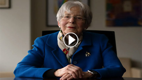 زوجها ترك لها ثروته.. بروفيسورة تتبرع بمليار دولار لجامعة في نيويورك 