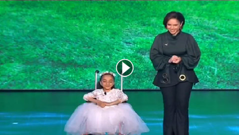فيديو: الفنانة رنا رئيس تتعرض لموقف محرج وترتبك أمام السيسي! ماذا قال لها؟