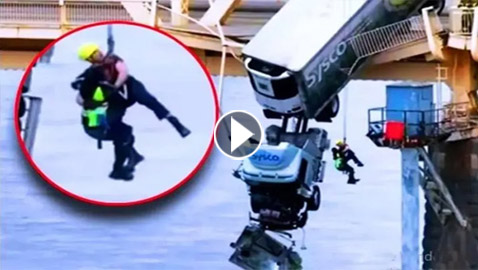 فيديو: الإنقاذ المذهل لسائقة علقت كابينة شاحنتها تحت جسر بأمريكا