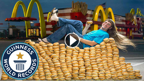 أمريكي يدخل غينيس بسبب التهامه 34 ألفا شطيرة برغر خلال نصف قرن دون التأثير على صحته