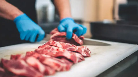 إياك غسل هذه المواد الغذائية قبل طهيها.. طبيب يكشف