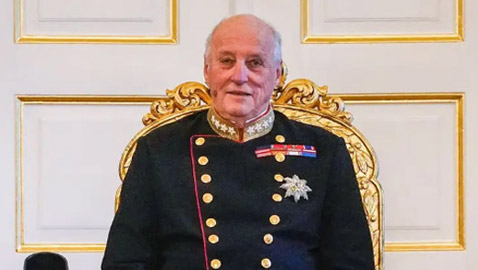 ملك النرويج يعود لأوسلو بعد دخوله المستشفى بماليزيا