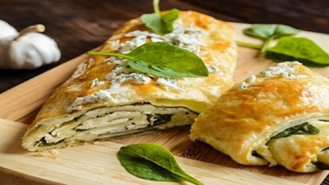 اليكم طريقة تحضير فطيرة الدجاج بالسبانخ.. جربوها