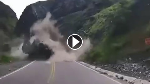 فيديو: صخرة عملاقة تسحق شاحنة على طريق جبلي في البيرو