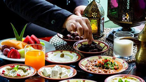 ما هي الأطعمة التي تمنع الجوع والعطش في شهر رمضان؟