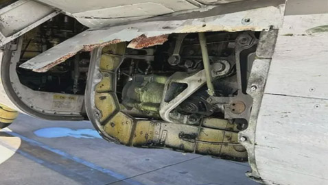 طائرة تفقد جزءا من هيكلها الخارجي خلال رحلتها! صور