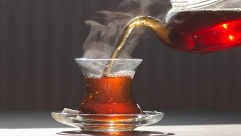 قد يدمر المعدة.. فئات ممنوعة من تناول الشاي بعد الإفطار مباشرة