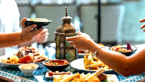  احذر من 6 أخطاء اصبحت شائعة على مائدة رمضان وتضر بصحتك!