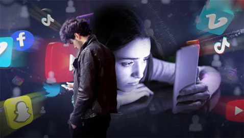 بسبب السوشيال ميديا.. شباب اليوم أقل سعادة من أجدادهم