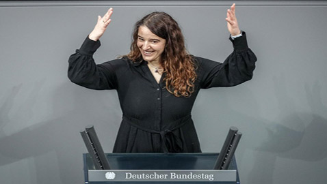 لحظة تاريخية.. أول نائبة صماء في البرلمان الألماني