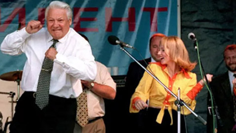 قبل بوتين..رئيس روسي أدمن الكحول وتسبب بفضائح