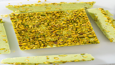 إليكم طريقة تحضير مفروكة الفستق الحلبي لضيافة رمضان