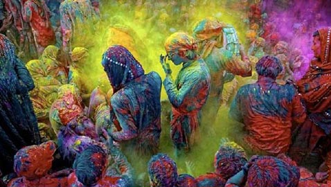  صور أغرب وأخطر الأعياد في العالم: عيد الصمت، الحشرات وضرب الجيران!