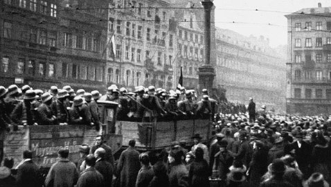 بفضل انقلاب فاشل.. بلغ هتلر سدة الحكم بألمانيا