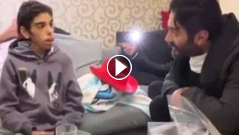 تامر حسني يتبنى حالة الطفل مصطفى وليد المصاب بمرض نادر.. فيديو