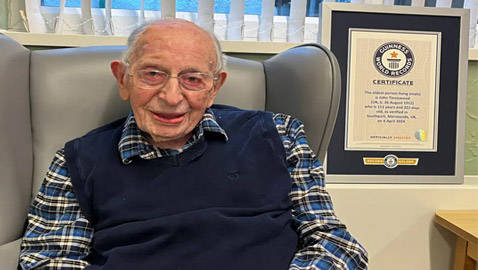 الحظ والاعتدال والسمك والبطاطس.. أكبر معمر يكشف سر طول عمره