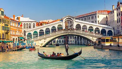 لماذا لا تتأثر أساسات البيوت وجدرانها في مدينة البندقية الإيطالية بسبب ملامستها الدائمة للمياه؟