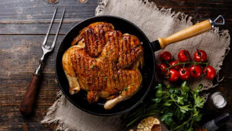 لصحتكم.. ابتعدوا عن تناول هذه الأجزاء من الدجاج