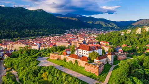 رومانيا وجهة سياحية شهيرة جاذبة لمحبي الطبيعية في 2024.. صور