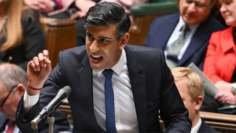 سوناك: طائرة المهاجرين ستقلع إلى رواندا 