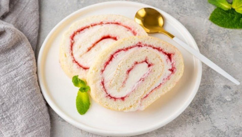 إليكم طريقة تحضير حلى سويسرول للرجيم