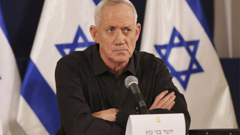 بعد بن غفير ووزير التعليم.. إصابة غانتس بكسر في قدمه