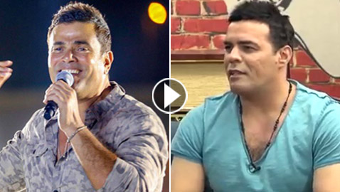 فيديو (شبيه عمرو دياب) السوري يُؤدي أغاني الهضبة ويرقص ويتمايل بطريقته ويُحيي حفلات كاملة العدد!