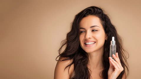 لشعر صحي ولامع.. استعيني بأمصال فروة الرأس في روتينكِ الأسبوعي