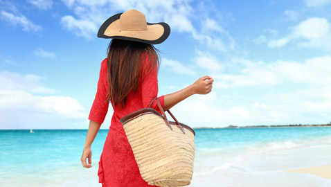 حقائب شاطئية فاخرة.. لإطلالة صيفية كاملة