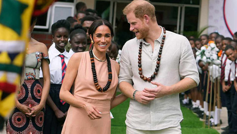 خلال زيارة نيجيريا.. فستان ميغان ماركل يقلب التواصل