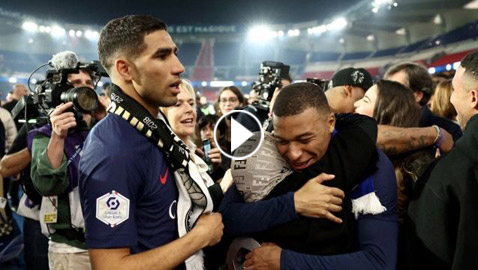 فيديو.. لقطة مبابي ووالدة حكيمي تخطف الأضواء في 