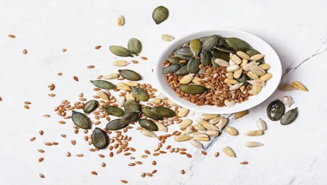 منها الشيا والبطيخ.. 5 بذور للتغلب على حرارة الطقس والوزن الزائد