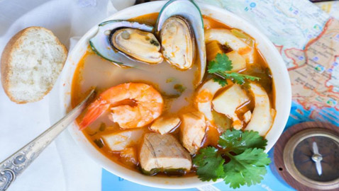 إليكم طريقة تحضير طبق بويلابايس البحري اللذيذ