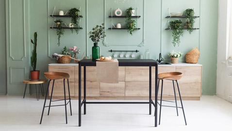 الأسود الساحر يضفي على الديكور نغمات من الدراما والأناقة