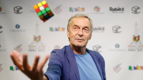 بعد 50 عاماً.. مبتكر مكعب روبيك: قصة من الخيال