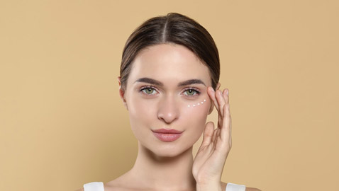 3 حلول منزلية للتخلص من انتفاخ تحت العينين.. والهالات السوداء