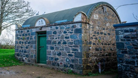 يحتوي على زنزانتين فقط.. مواصفات أصغر سجن في العالم (صور)