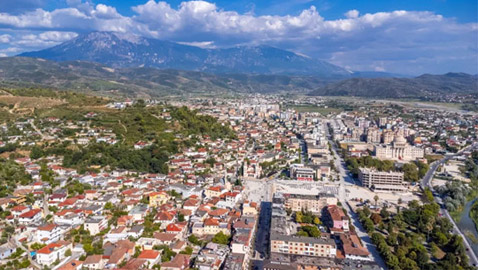 صور: رحلة سياحية ممتعة إلى بيرات أروع مدن ألبانيا التاريخية