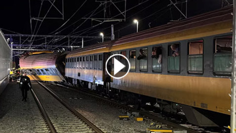 فيديو يوثق تصادم قطارين بمدينة تشيكية أسفر عن سقوط قتلى وجرحى