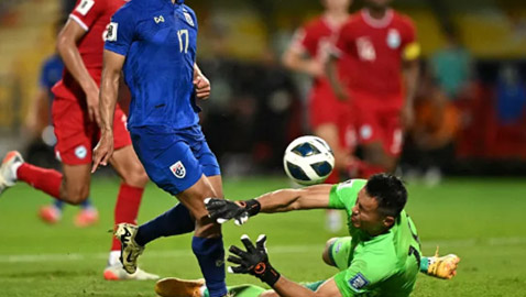 تصفيات مونديال 2026: الصينيون يمطرون حارس سنغافورة بالأموال