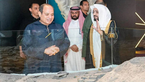 بالصور: الرئيس المصري السيسي يزور المتحف الدولي للسيرة النبوية