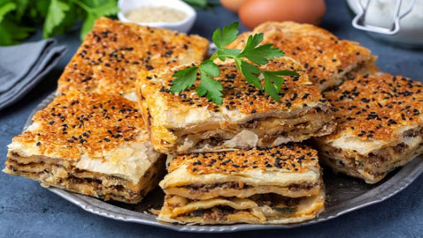 إليكم طريقة تحضير الرقاق باللحمة المفرومة لسفرة العيد