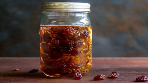 هل تعرف ماء الزبيب؟.. 11 فائدة صحية منها إنقاص الوزن